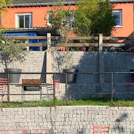 Eco Mezzanine Wifi Piscine Stationnement Gratuit Terrasse Dans Jardin روان