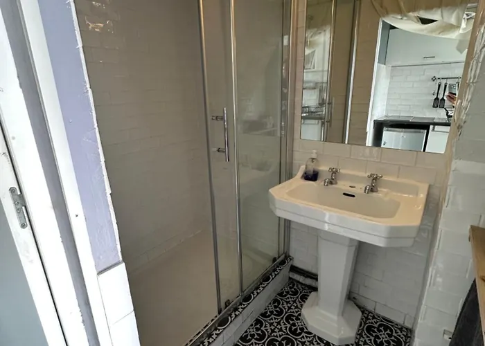 Eco Mezzanine Wifi Stationnement Rue Gratuit Terrasse Dans Jardin * 鲁昂